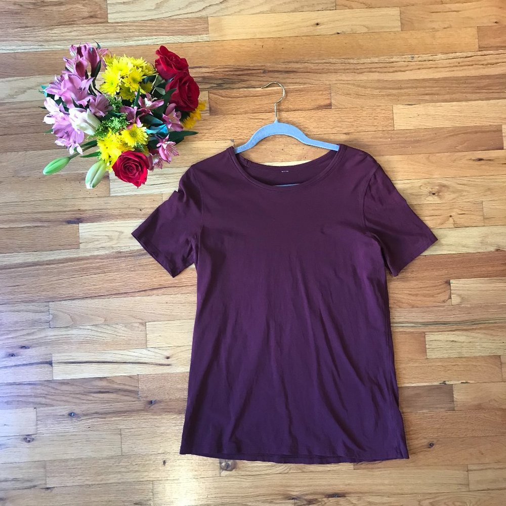 Lululemon t-shirt (maroon/purple)